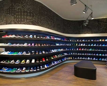 Lojas de calçados e esportes em shopping center com o sistema Tecnodata e Winsae
